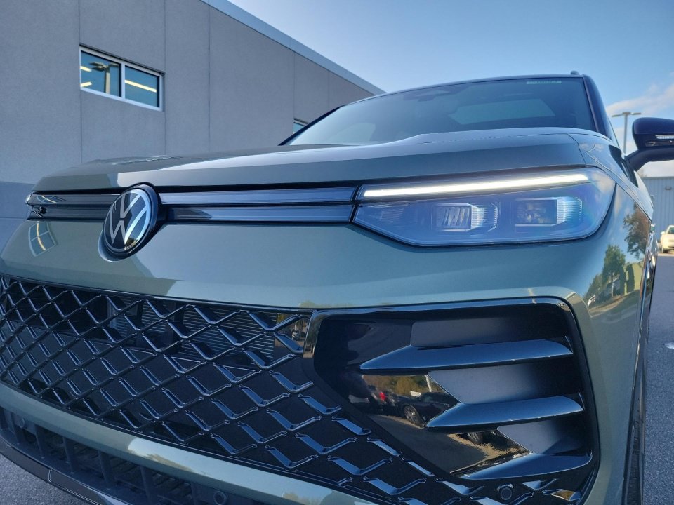 New 2026 Volkswagen Tiguan SE R-Line FWD image 26