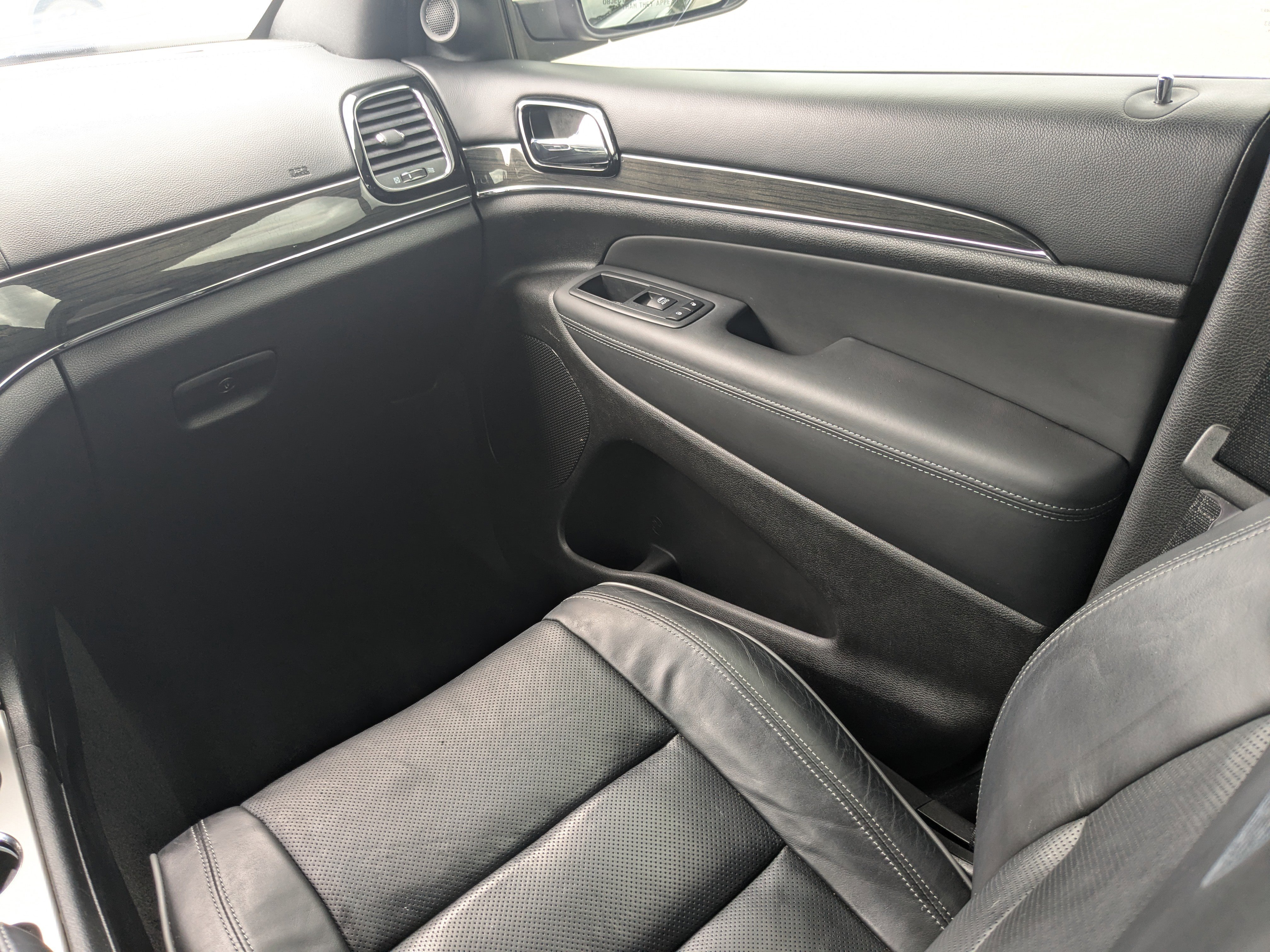 Used 2019 Jeep Grand Cherokee Overland RWD image 20