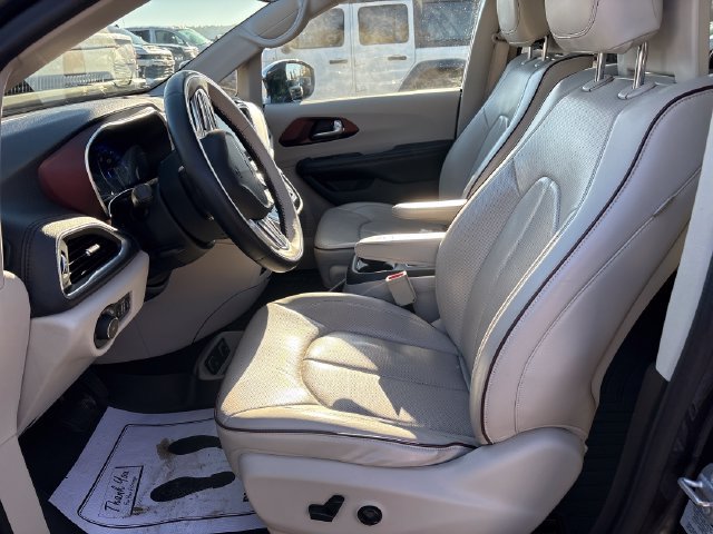 Used 2017 Chrysler Pacifica Limited FWD image 8