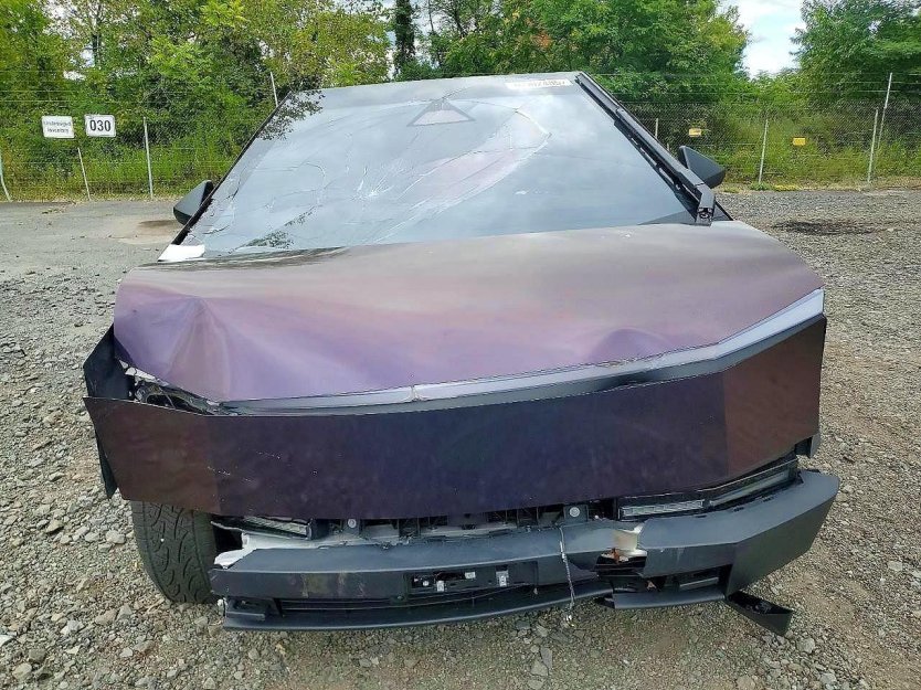 Used 2024 Tesla Cybertruck AWD Crew Cab image 2