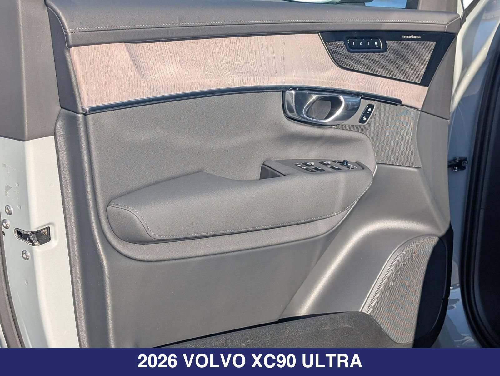 New 2026 Volvo XC90 B6 Ultra w/ Protection Package AWD/4WD image 7