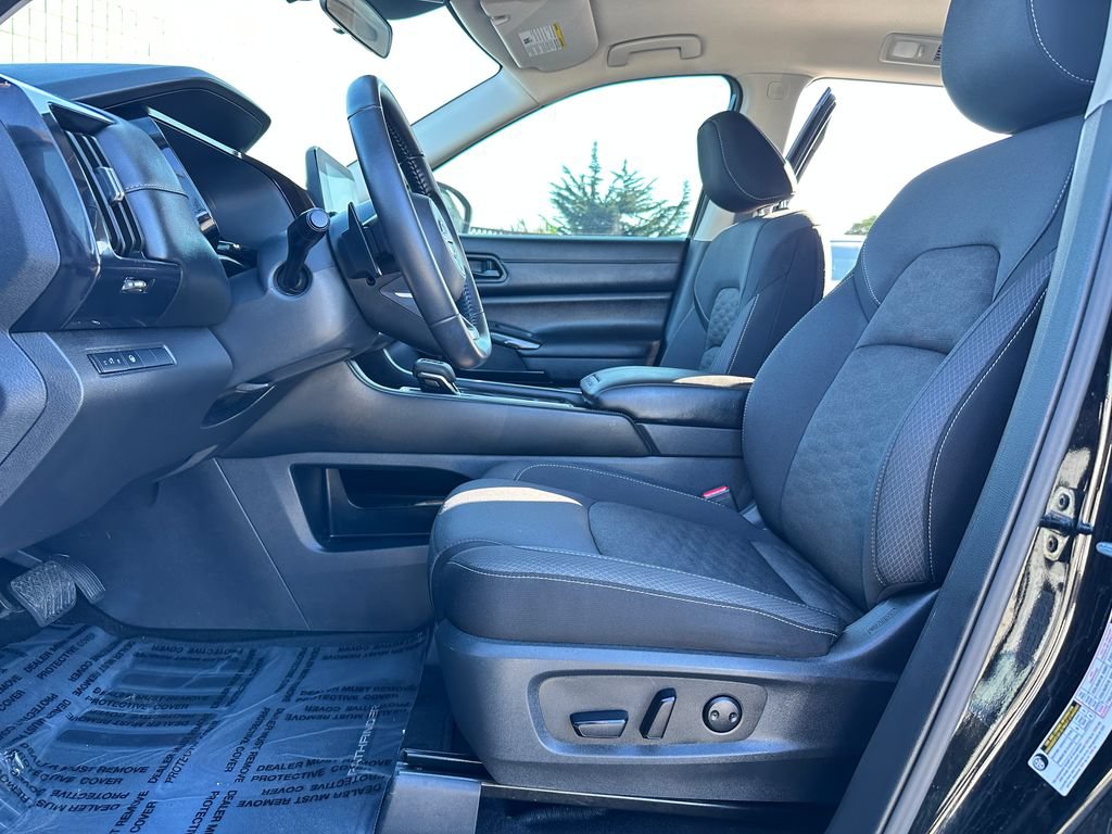 Used 2024 Nissan Pathfinder SV FWD image 12