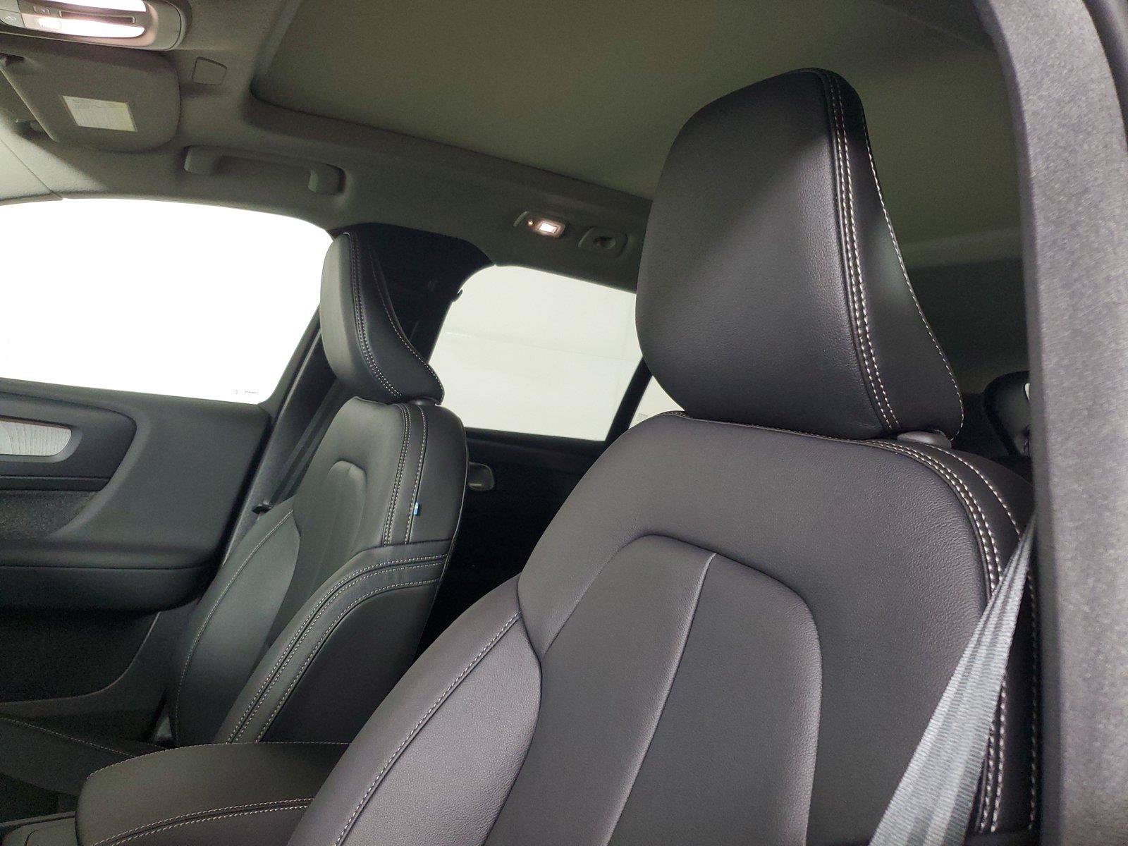 New 2026 Volvo XC40 B4 Plus w/ Protection Package Premier FWD image 23