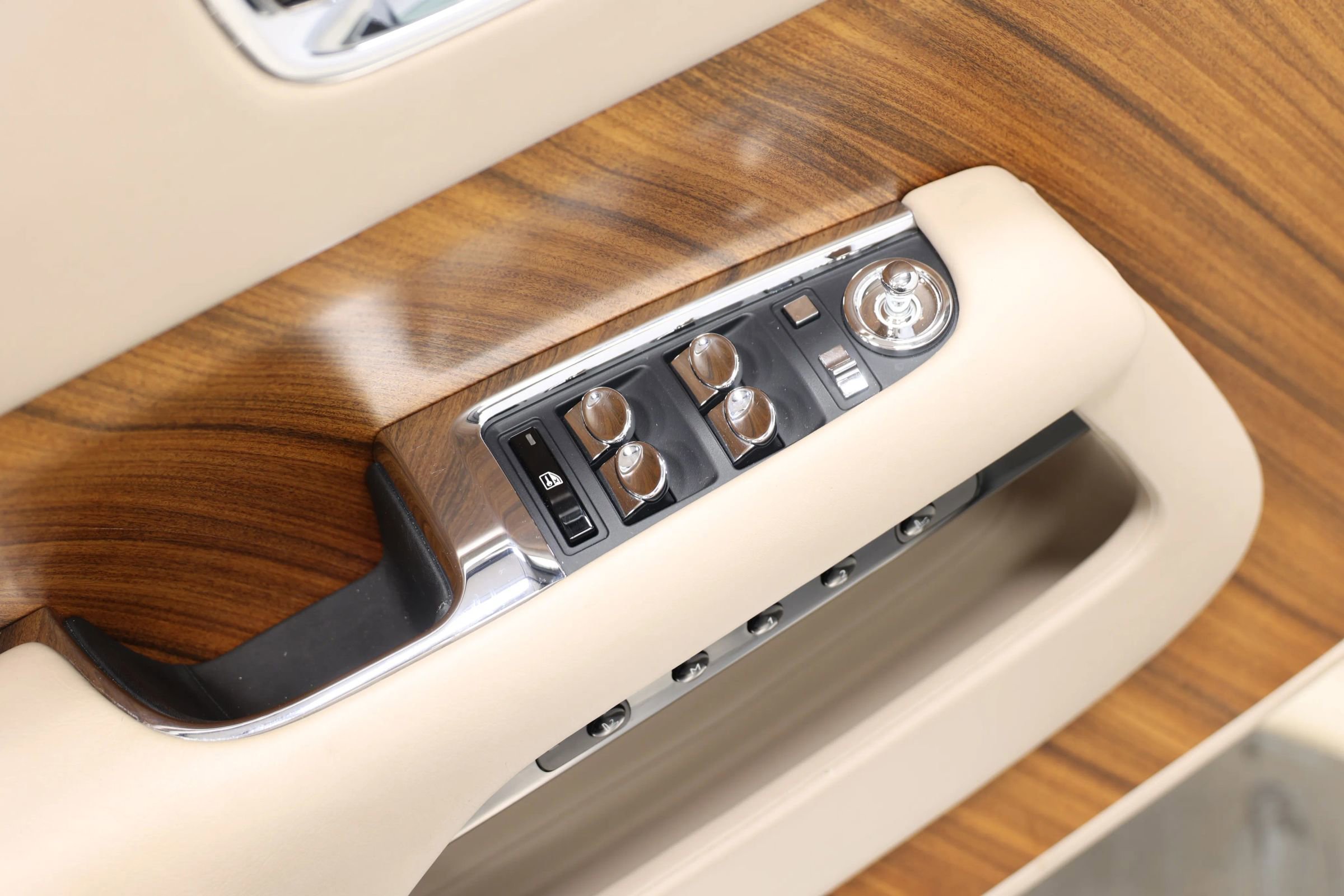 Used 2014 Rolls-Royce Wraith image 16