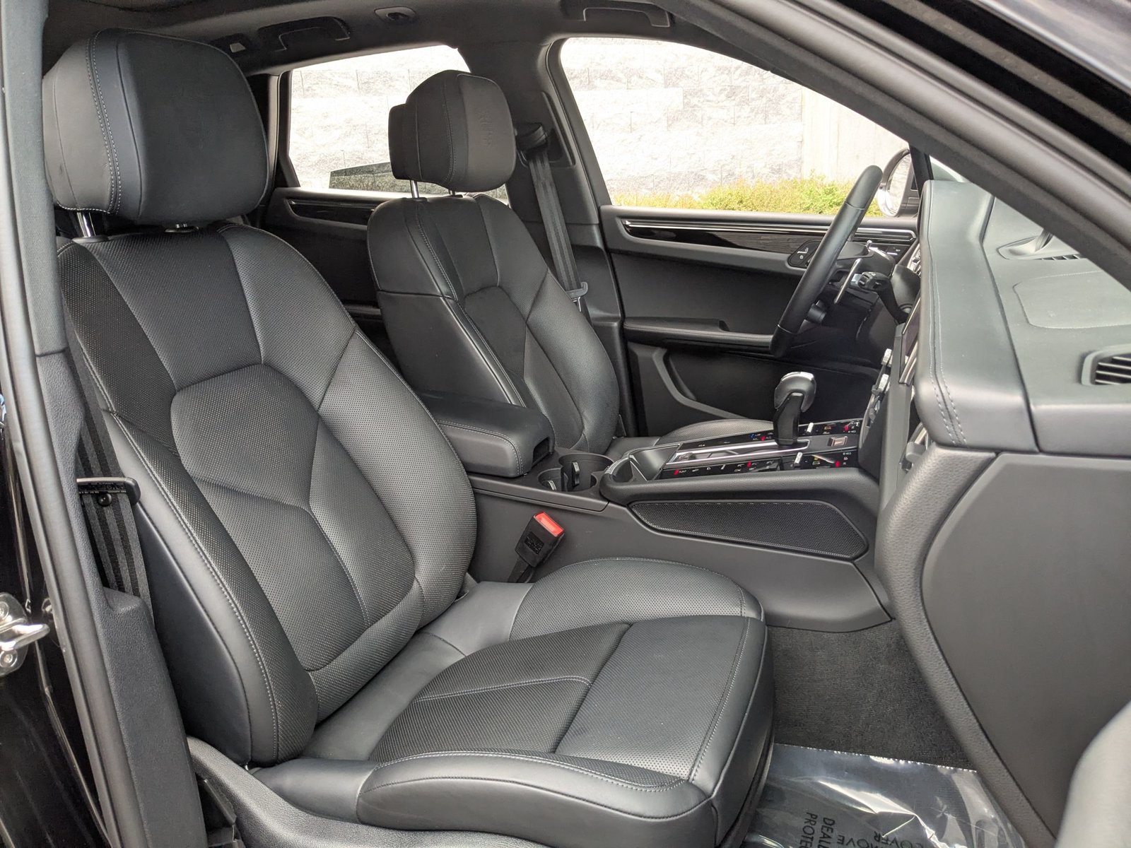 Certified 2023 Porsche Macan Turbo AWD/4WD image 26