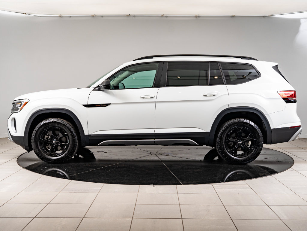Used 2025 Volkswagen Atlas Peak Edition SE AWD/4WD image 5