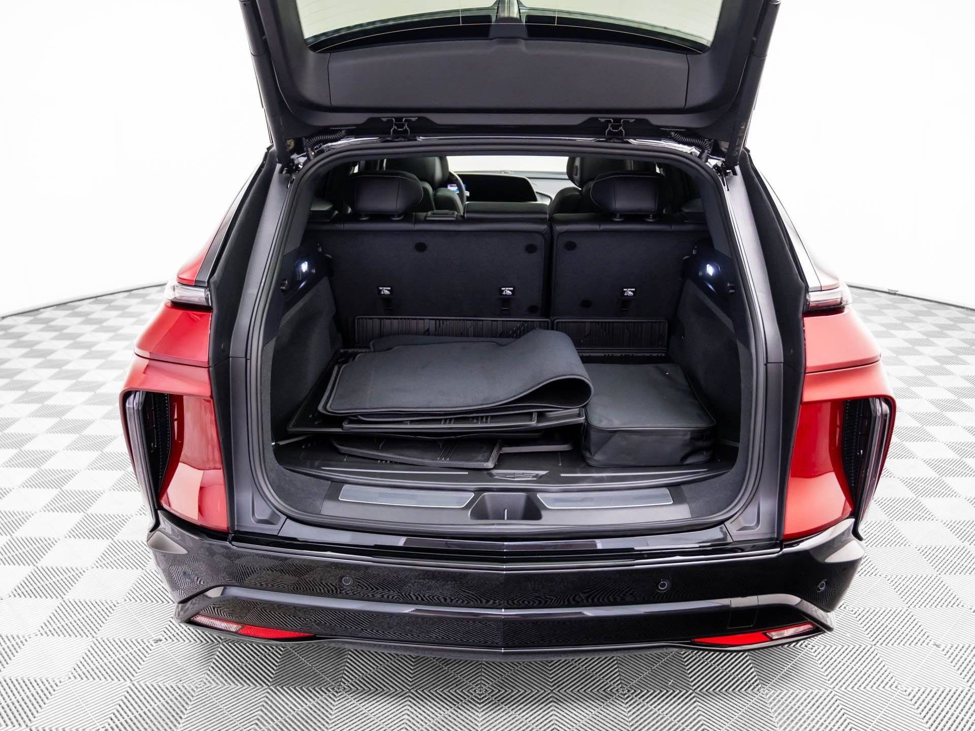 New 2026 Cadillac Lyriq Sport AWD/4WD image 31