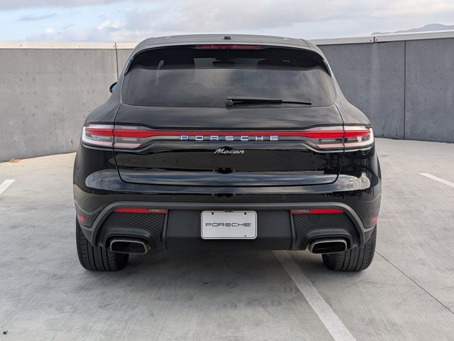 Certified 2025 Porsche Macan AWD/4WD image 10