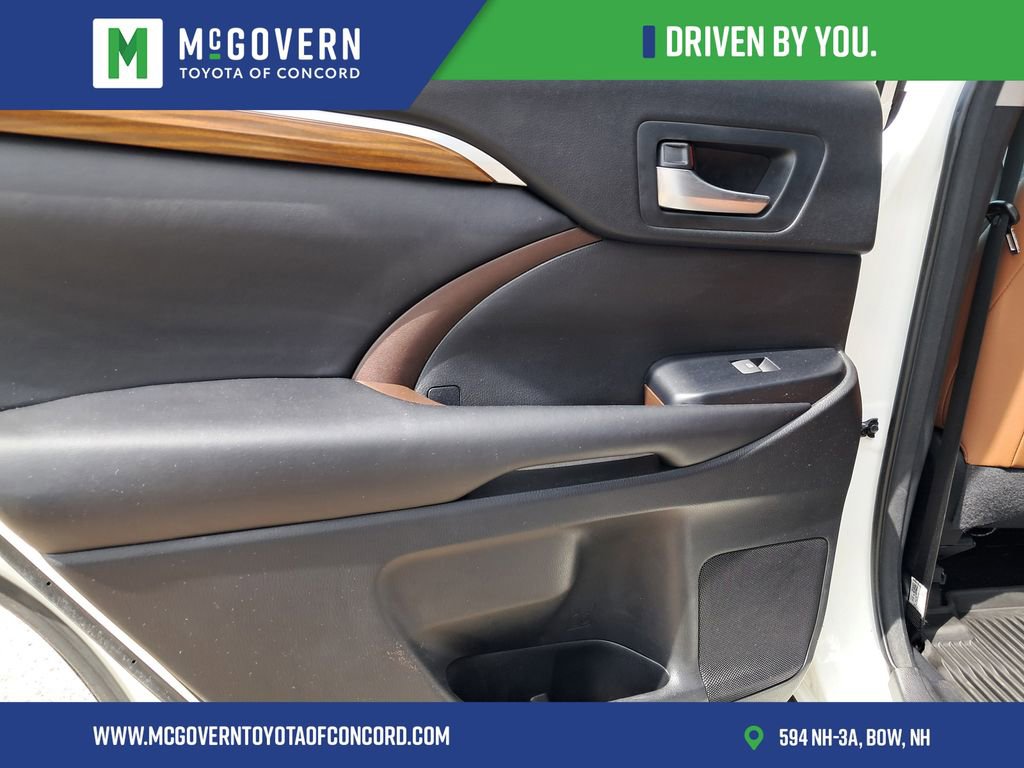 Used 2018 Toyota Highlander Limited Platinum AWD/4WD image 17