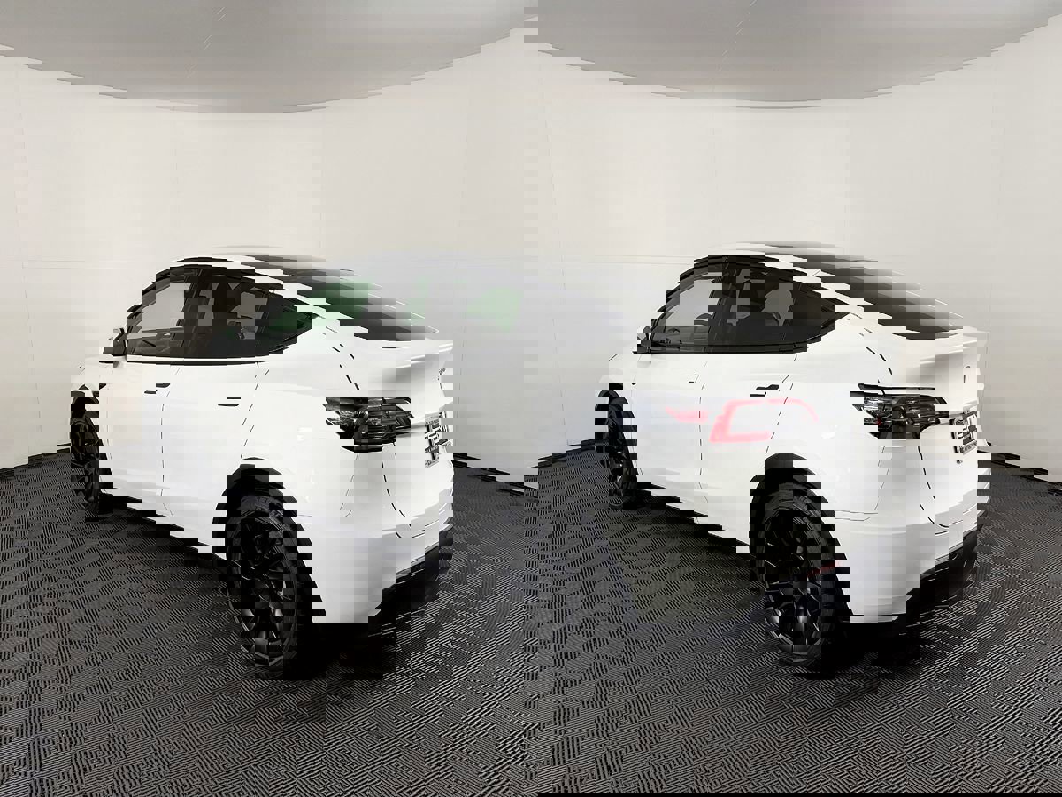 Used 2020 Tesla Model Y Long Range image 12