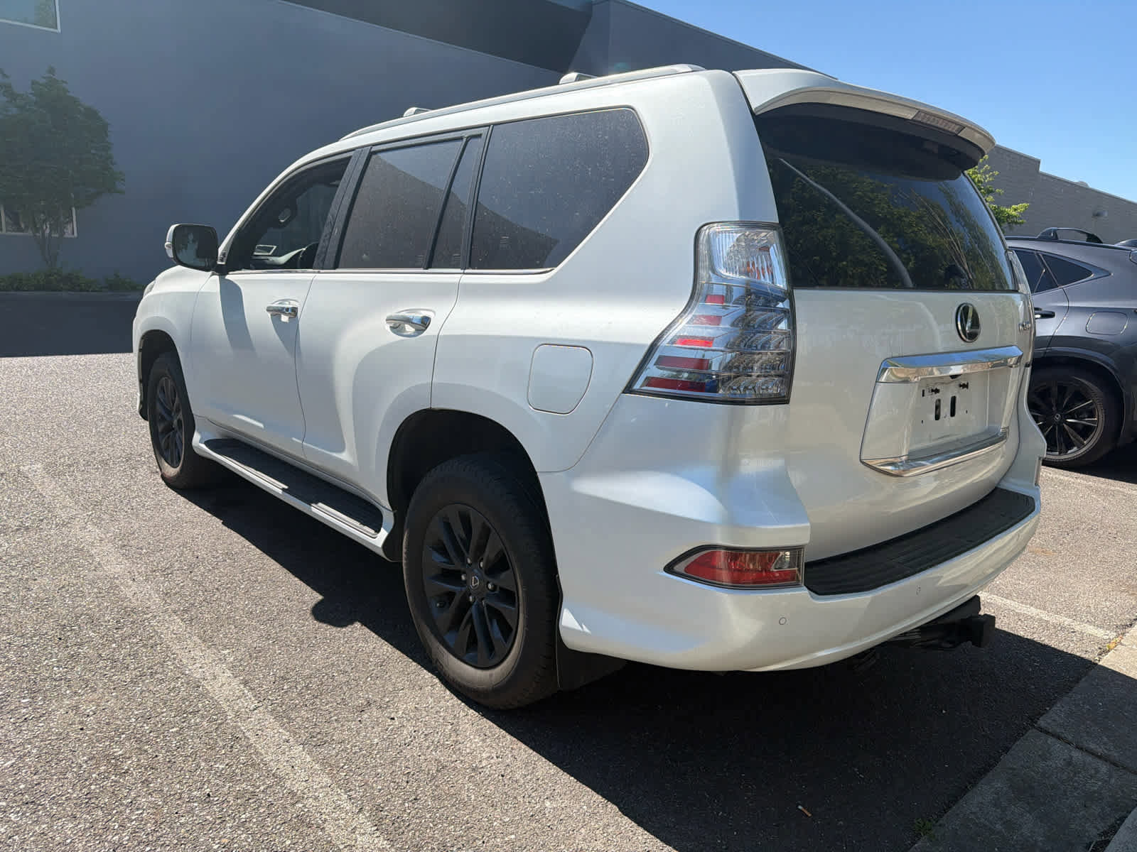Used 2023 Lexus GX 460 Premium w/ Premium Package image 3