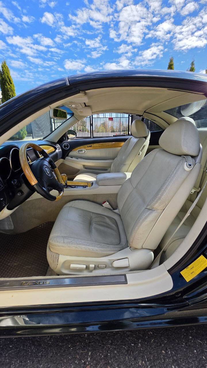 Used 2004 Lexus SC 430 Convertible image 9