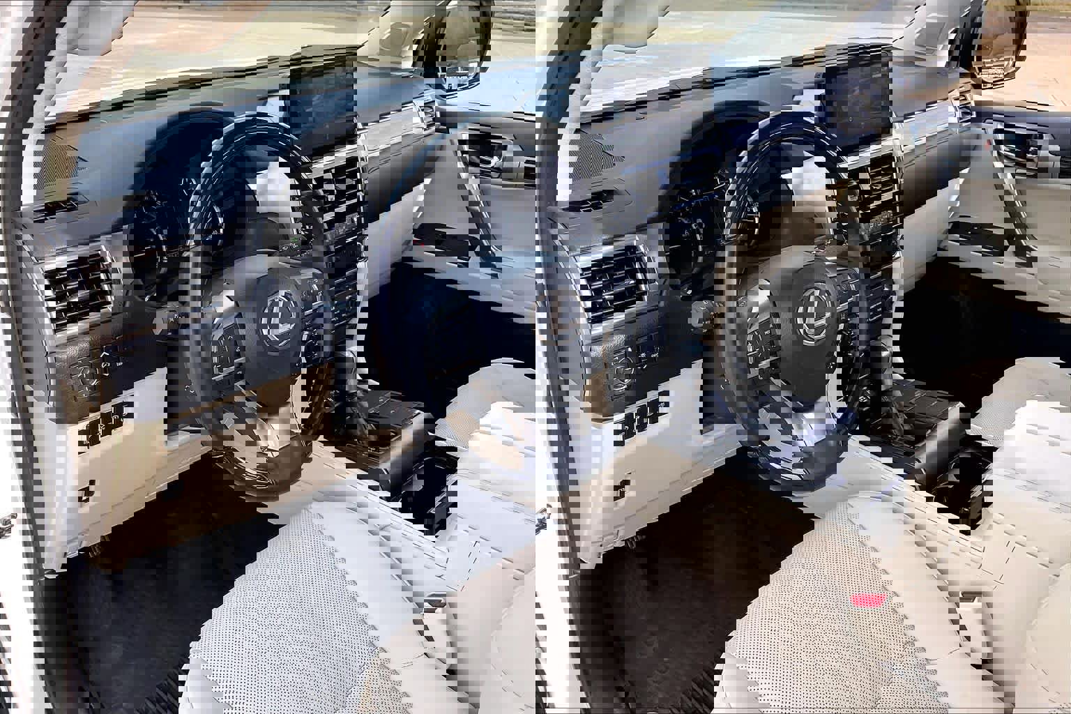 Used 2023 Lexus GX 460 Premium w/ Premium Package image 17