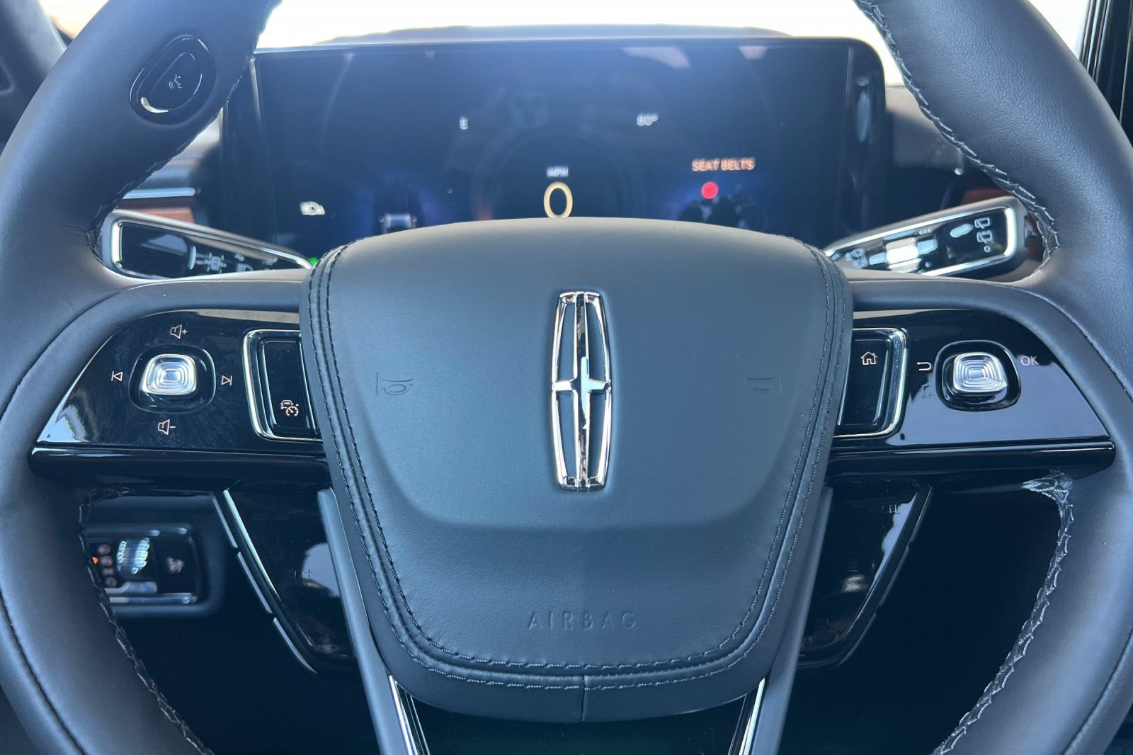 New 2026 Lincoln Aviator Black Label w/ Jet Appearance Package AWD/4WD image 22