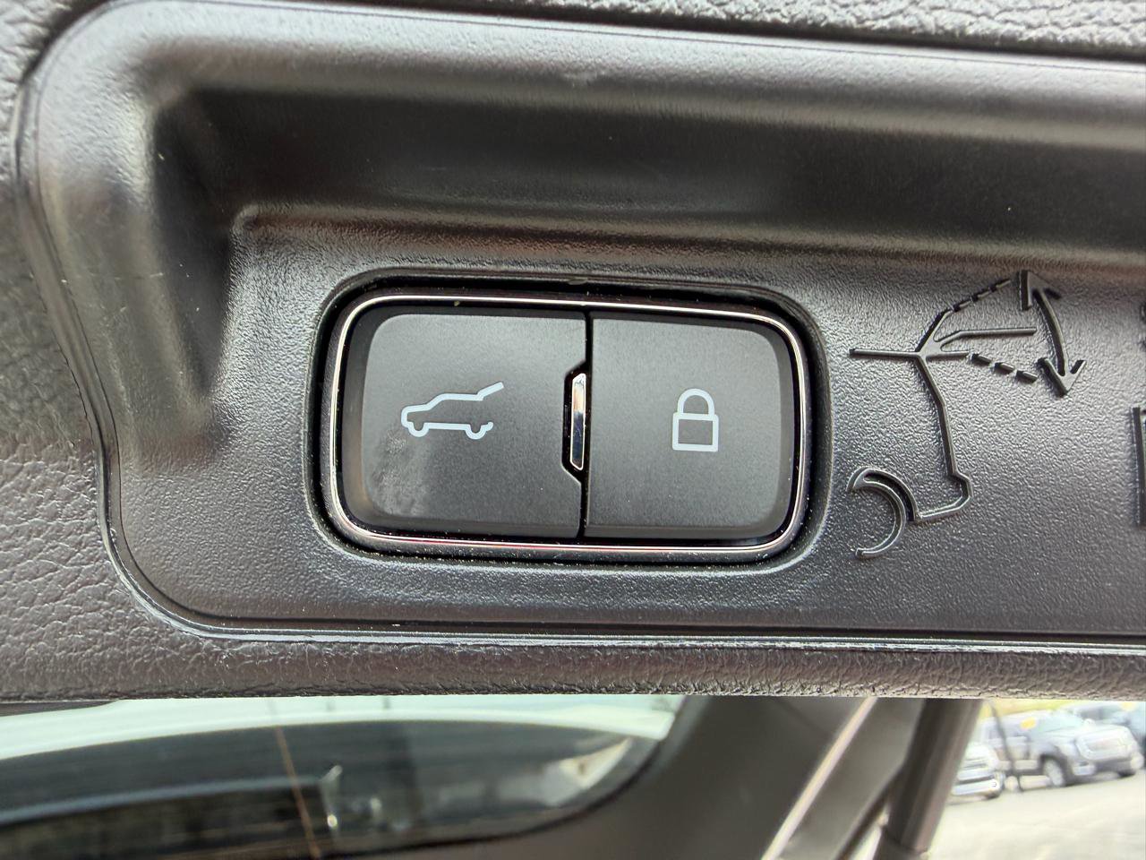 Used 2021 Ford Explorer XLT w/ Equipment Group 202A image 7