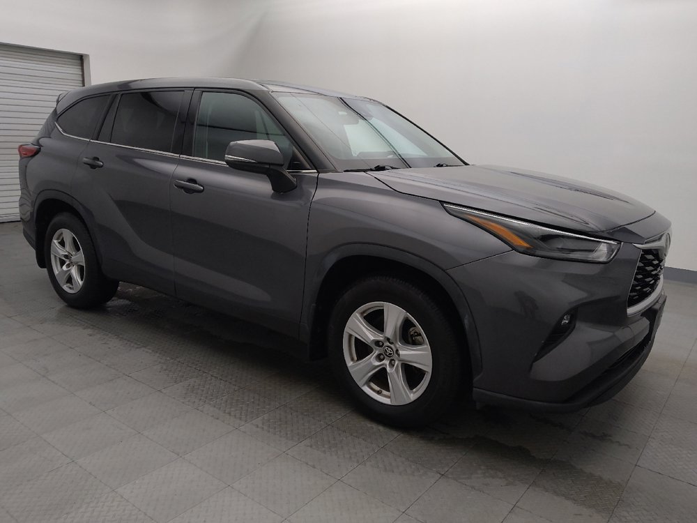 Used 2022 Toyota Highlander LE image 11