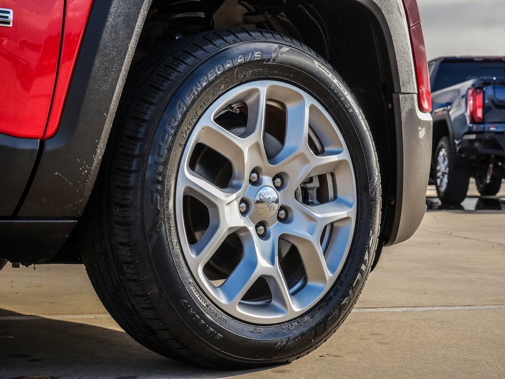 Used 2017 Jeep Renegade Latitude image 9