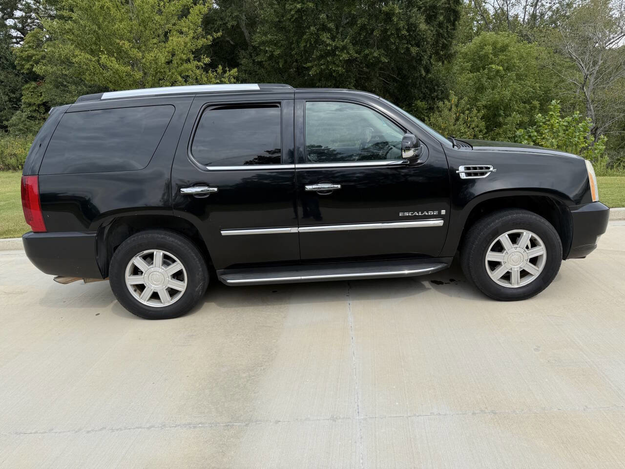 Used 2007 Cadillac Escalade 2WD image 2