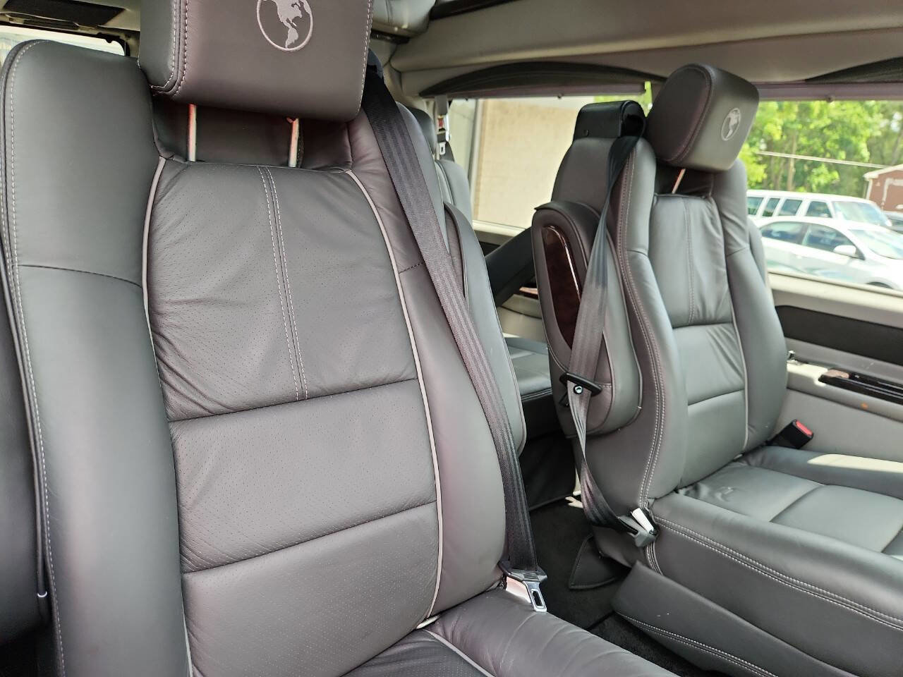 Used 2018 Chevrolet Express 2500 w/ Enhanced Convenience Package image 7