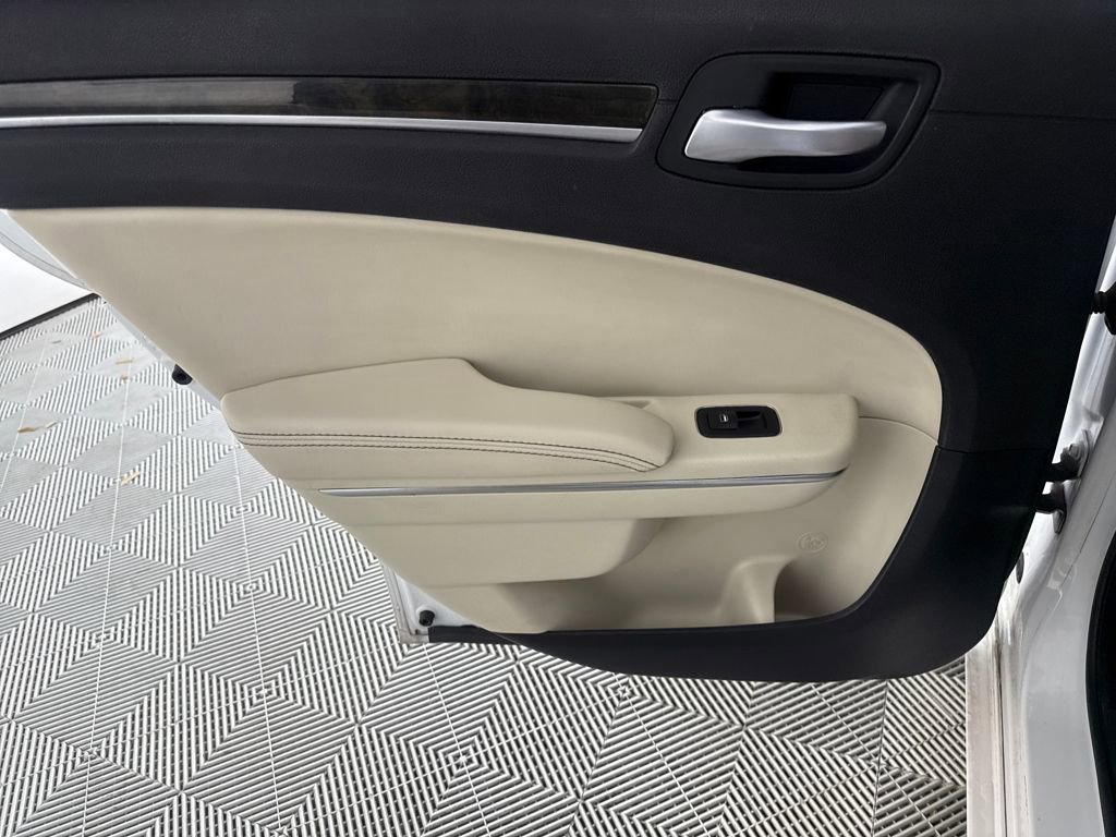 Used 2016 Chrysler 300 C image 10