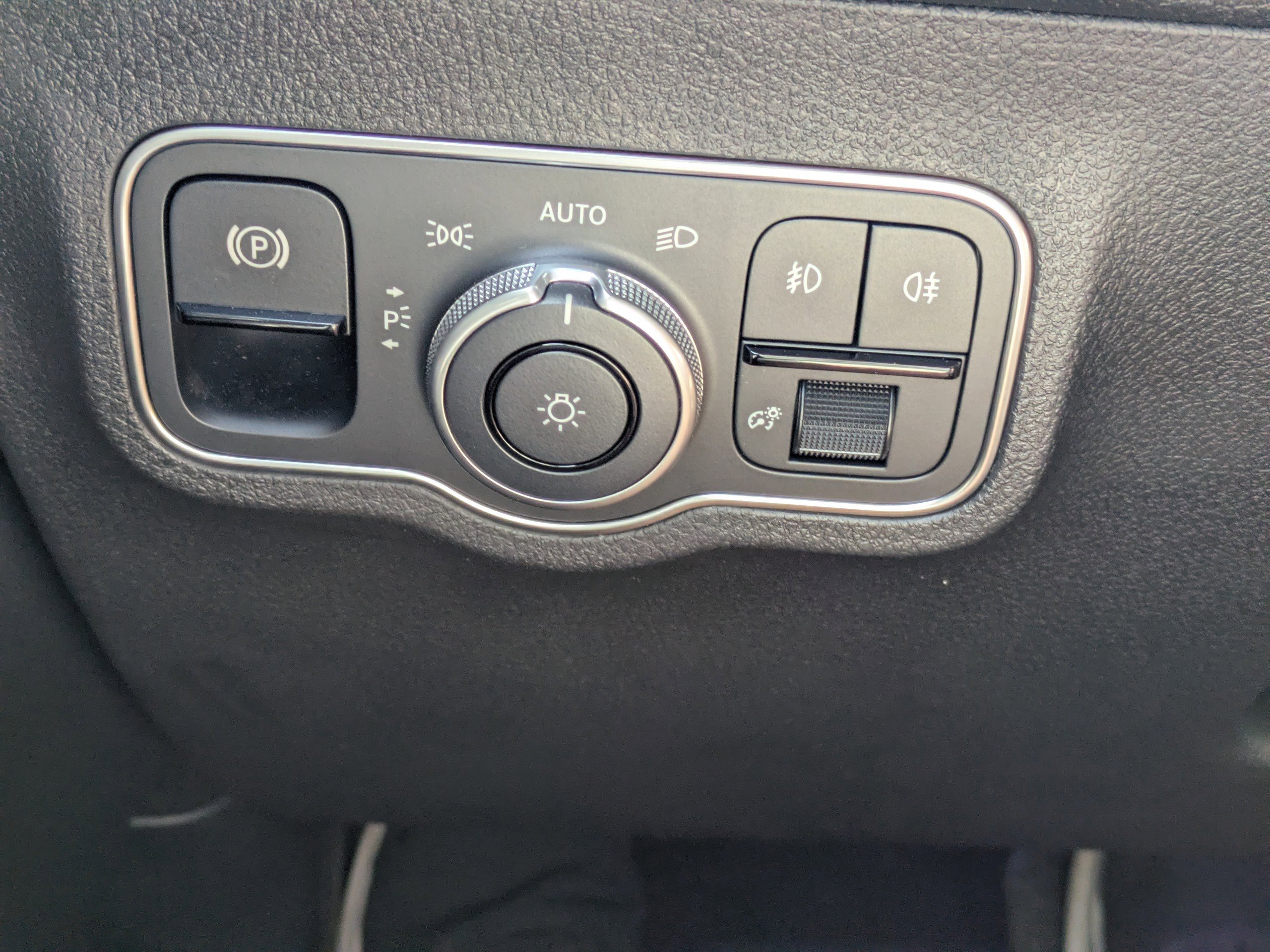 Used 2025 Mercedes-Benz GLB 250 image 24