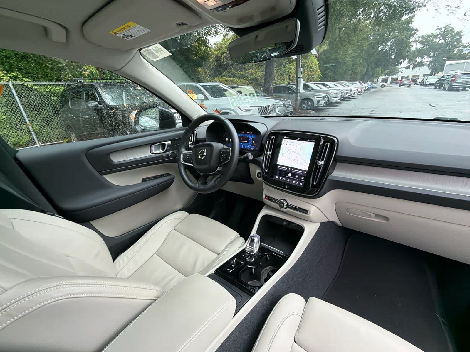 Certified 2024 Volvo XC40 B5 Plus w/ Climate Package AWD/4WD image 19