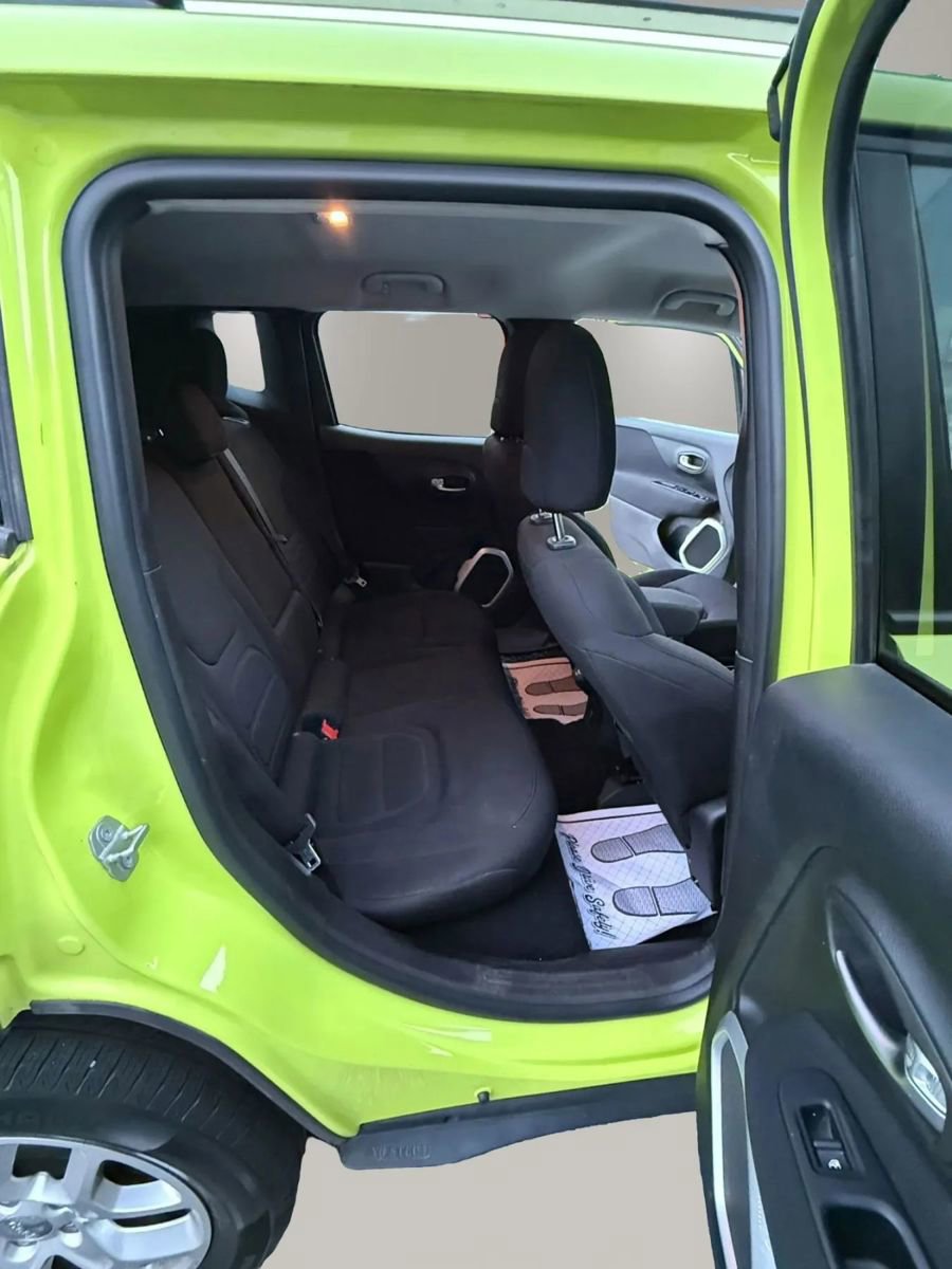 Used 2018 Jeep Renegade Latitude w/ Cold Weather Group FWD image 15