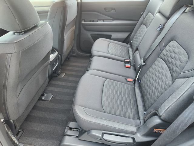 Certified 2025 Nissan Pathfinder SV image 21