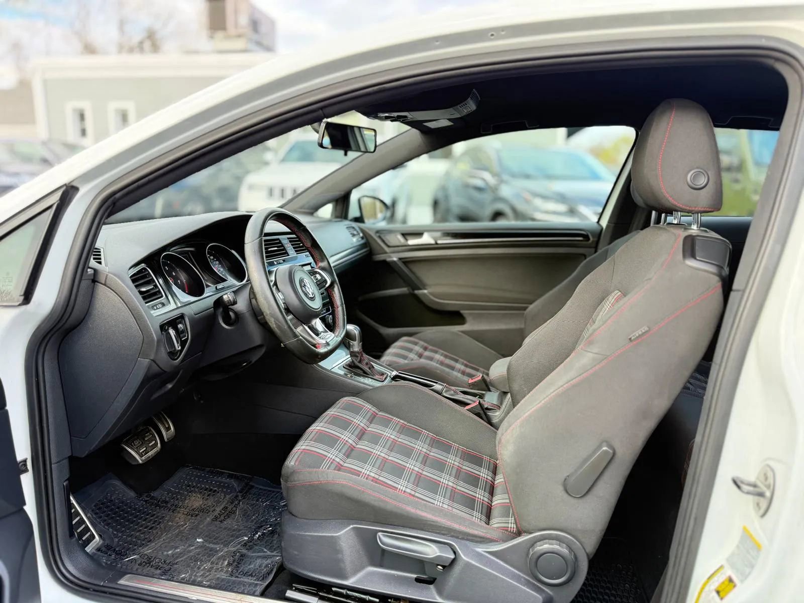 Used 2015 Volkswagen GTI S FWD image 10