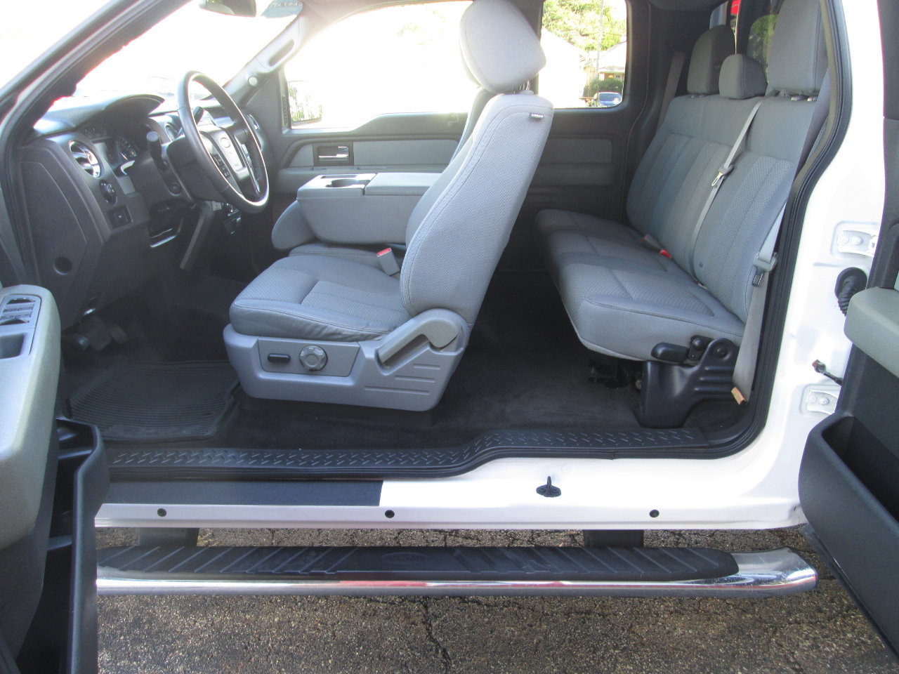 Used 2013 Ford F150 XLT w/ XLT Chrome Pkg image 3