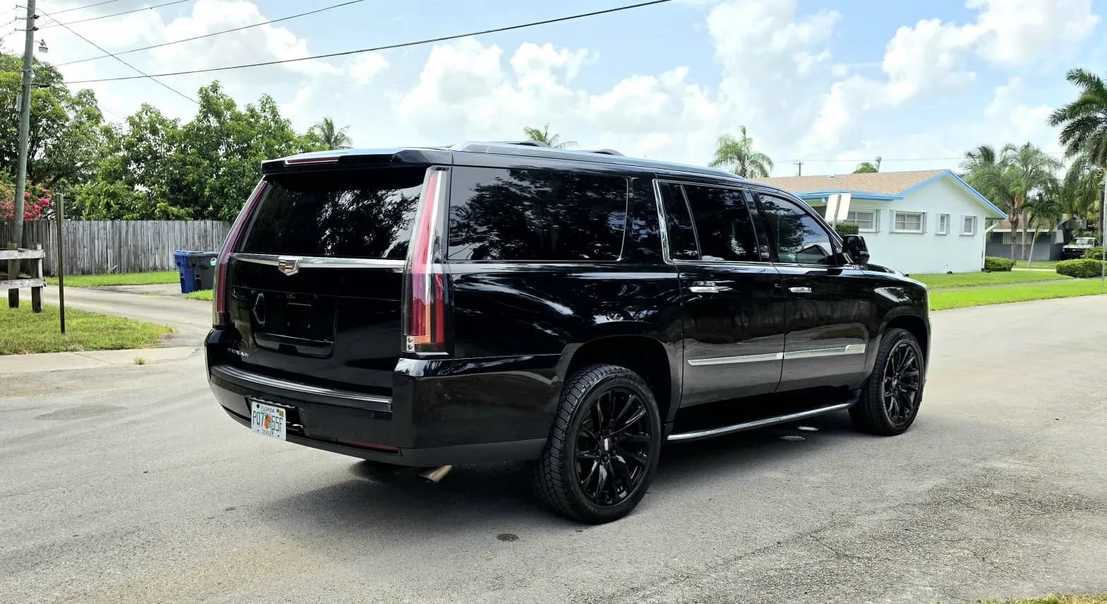 Used 2017 Cadillac Escalade ESV Luxury AWD/4WD image 14