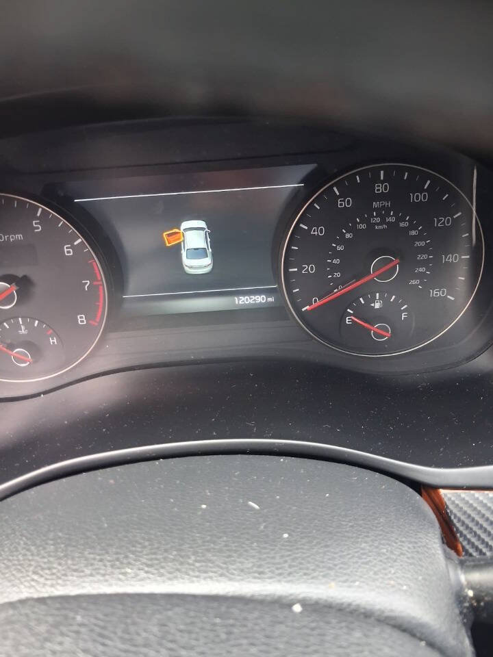 Used 2017 Kia Cadenza Technology FWD image 3