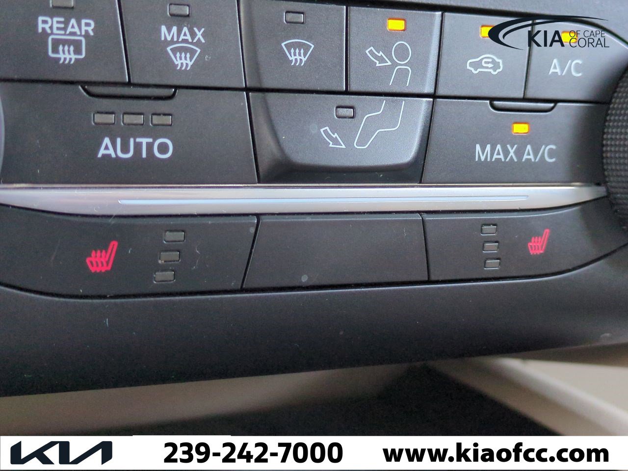 Used 2020 Ford Escape SE image 23