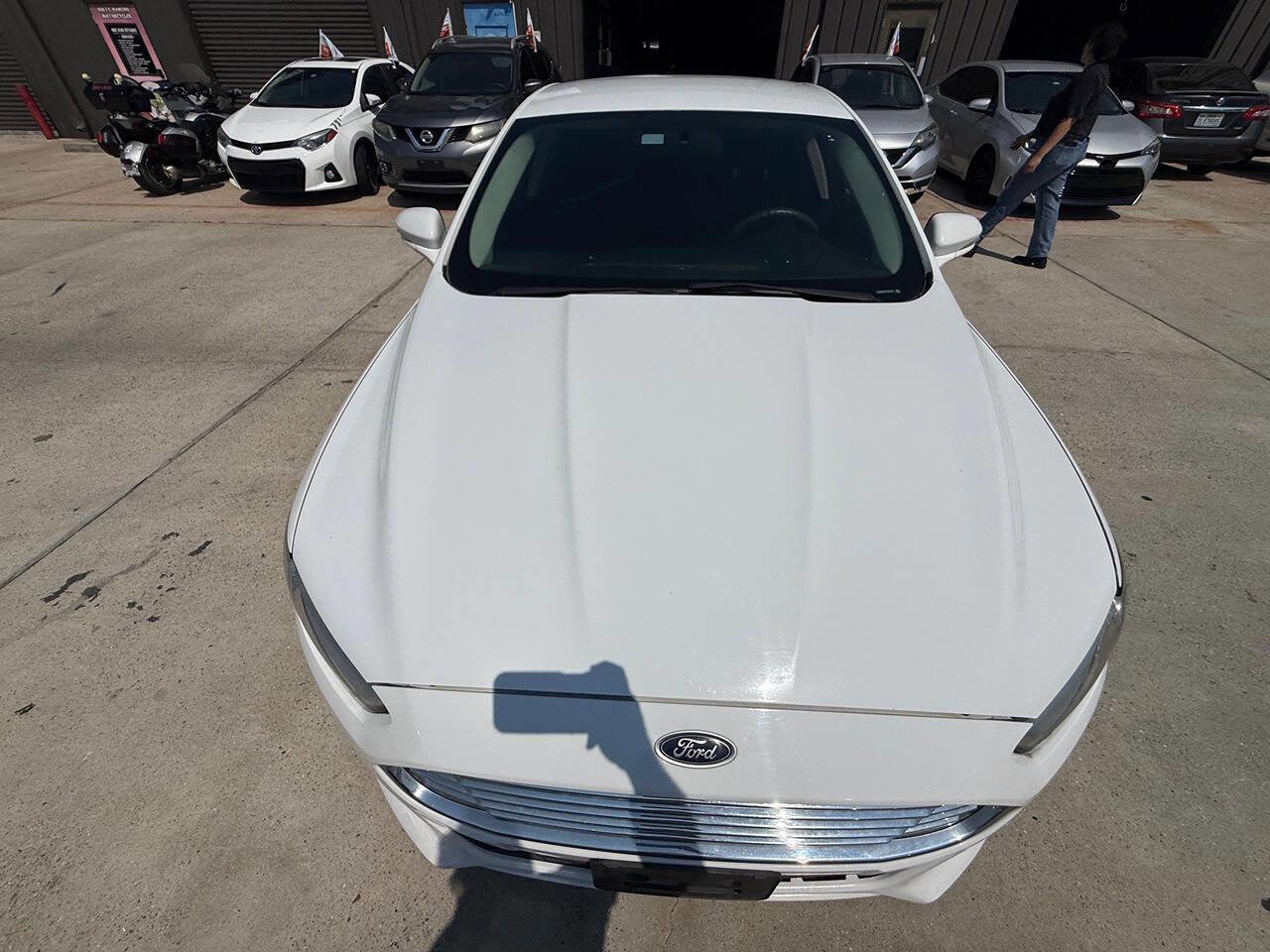 Used 2015 Ford Fusion SE image 11