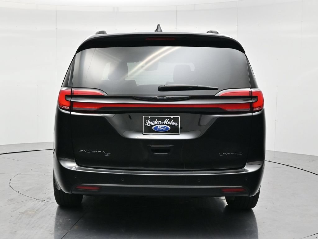 Used 2025 Chrysler Pacifica Limited FWD image 6