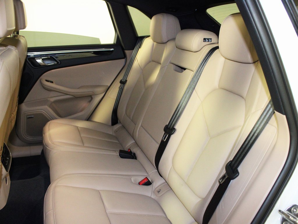 Used 2025 Porsche Macan w/ Premium Package Plus image 36