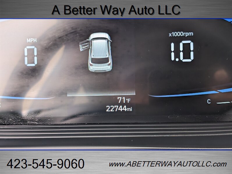 Used 2025 Hyundai Venue Limited FWD image 10