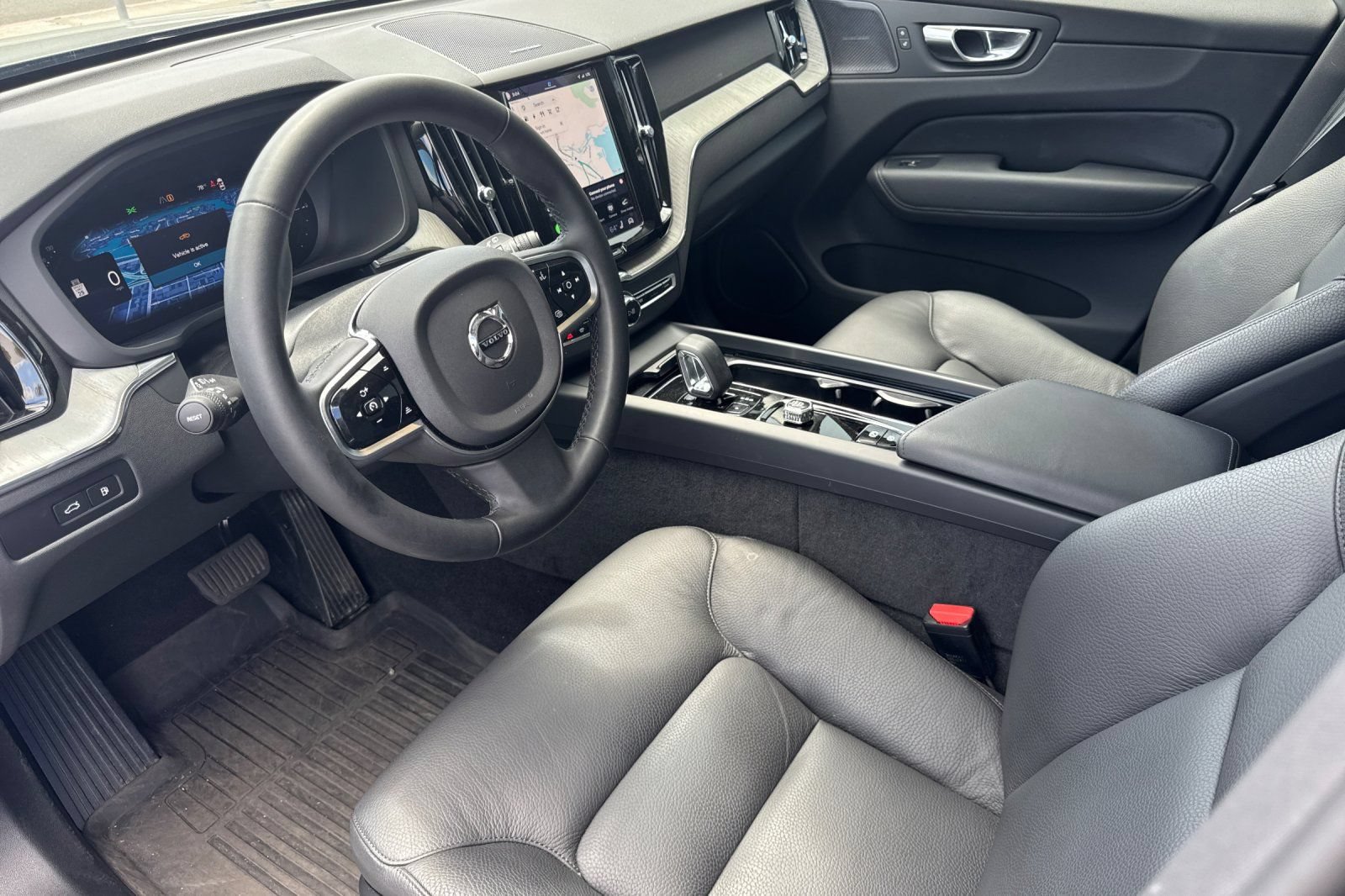 Used 2025 Volvo XC60 T8 Plus w/ Climate Package AWD/4WD image 14