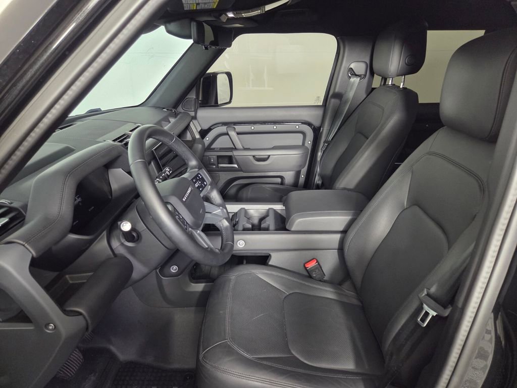 Used 2025 Land Rover Defender 130 X-Dynamic SE image 11