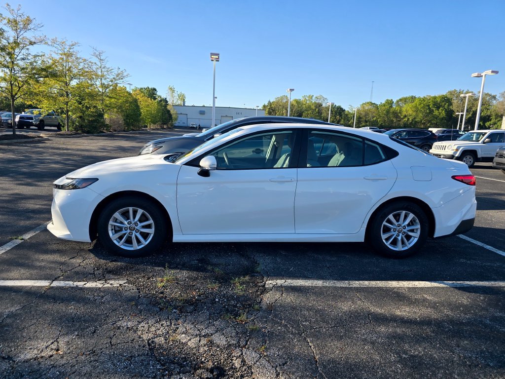 Used 2025 Toyota Camry LE FWD image 4