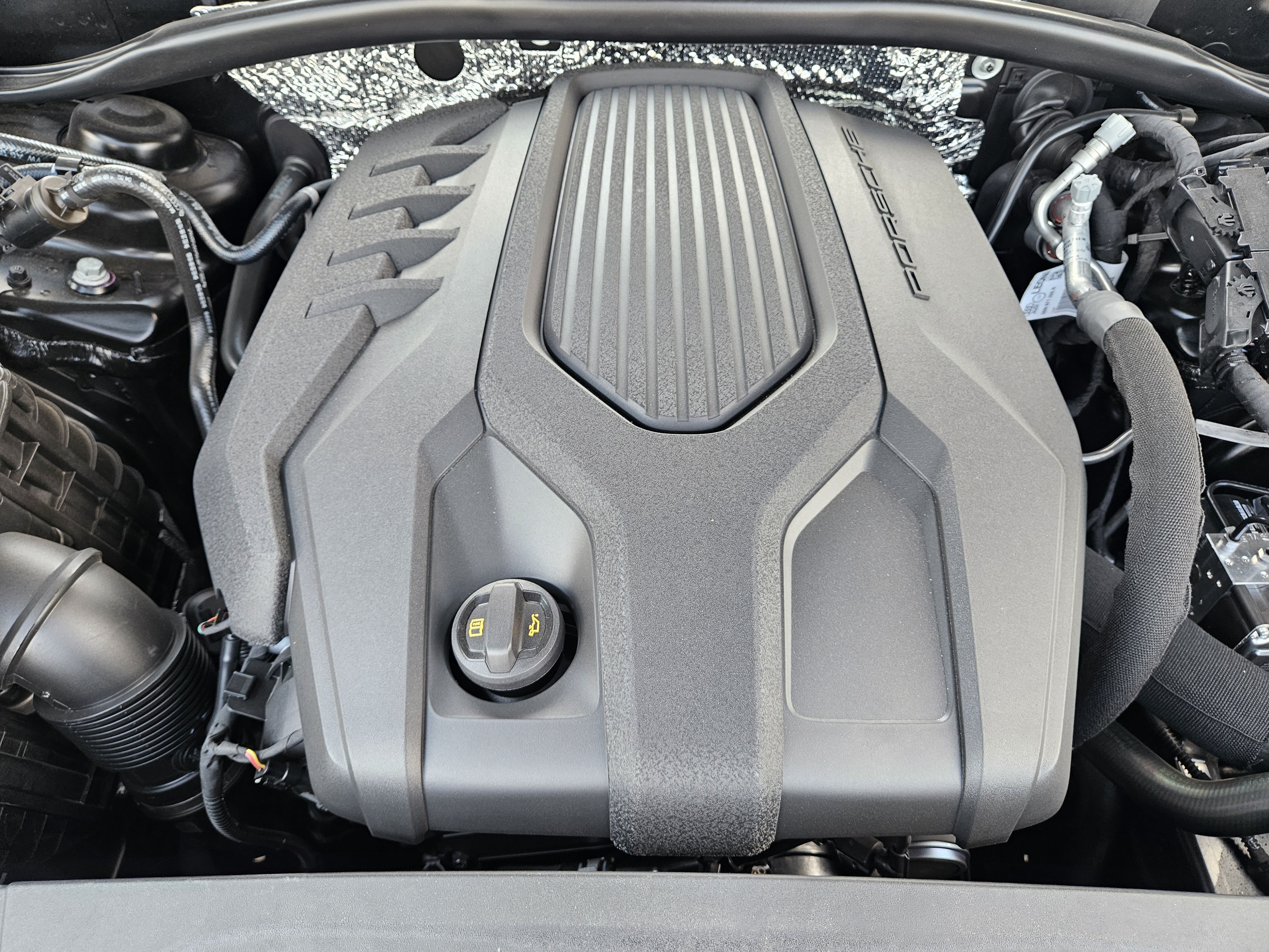 Certified 2025 Porsche Macan AWD/4WD image 30