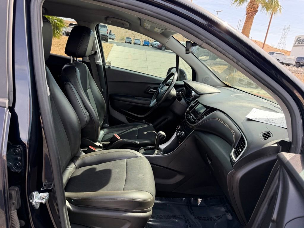 Used 2021 Chevrolet Trax LT w/ Sport Edition FWD image 14