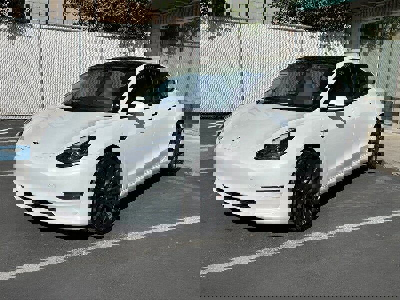 Used 2023 Tesla Model 3 Performance image 3