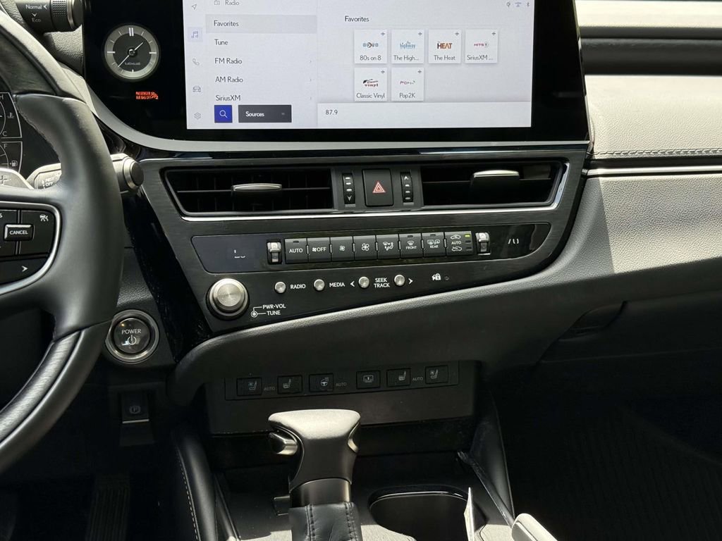 Used 2025 Lexus ES 300h w/ Technology Package FWD image 18