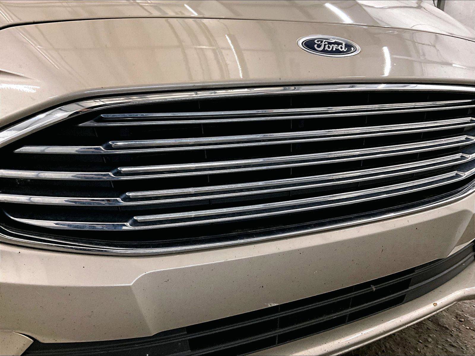 Used 2018 Ford Fusion SE w/ Fusion SE Technology Package image 29