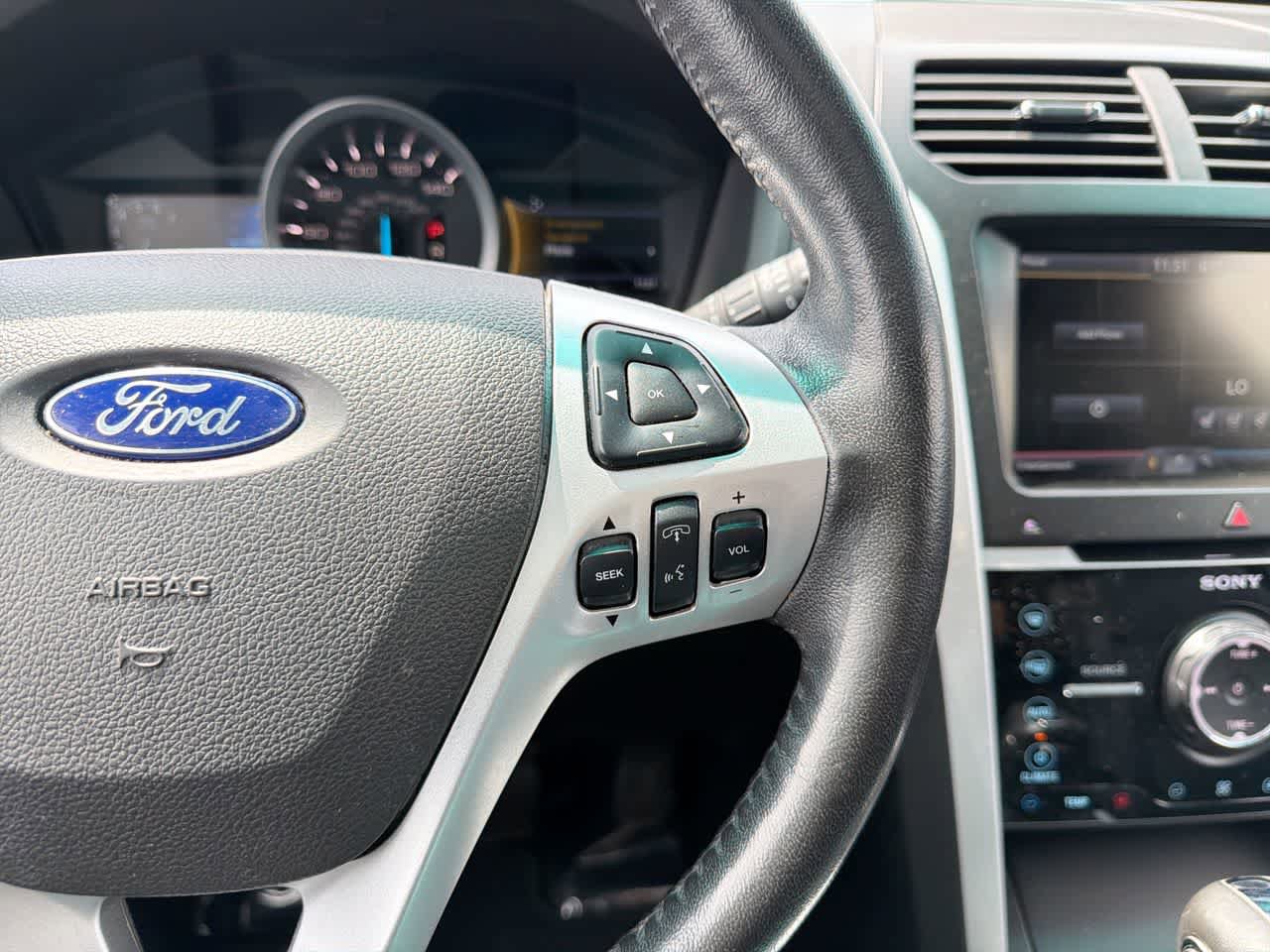 Used 2015 Ford Explorer Limited w/ Equipment Group 302A AWD/4WD image 31