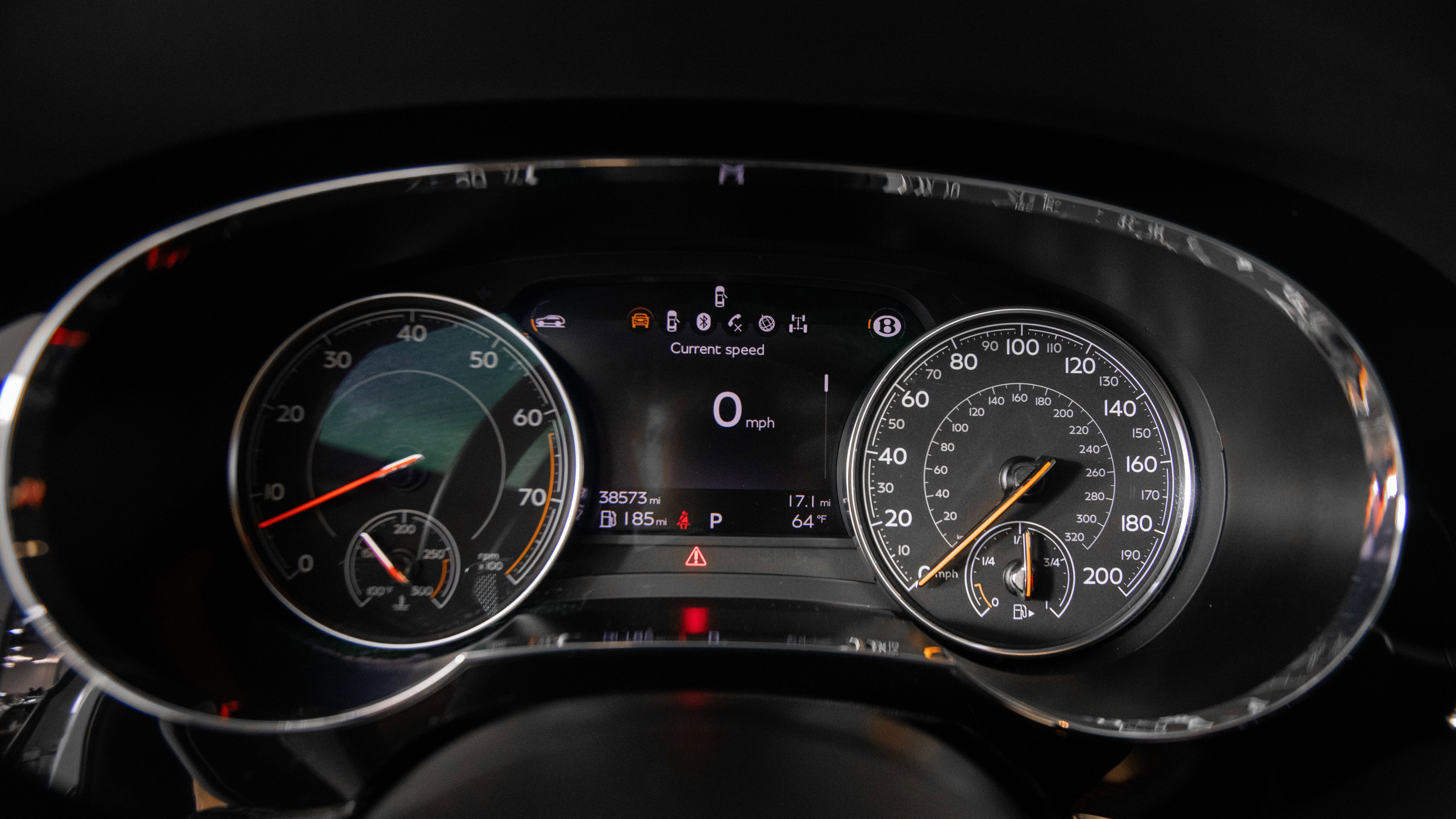 Used 2018 Bentley Bentayga image 40