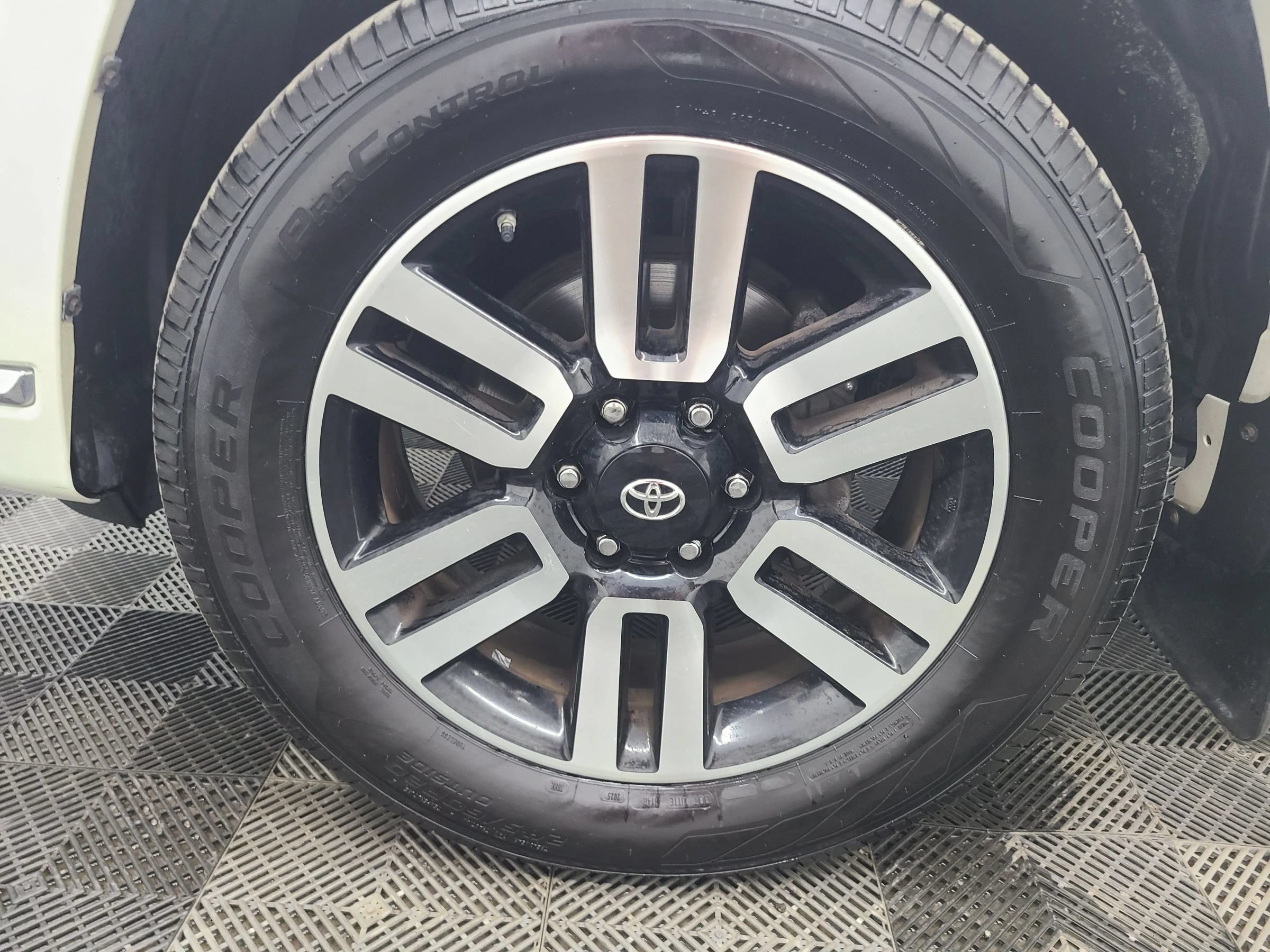 Used 2016 Toyota 4Runner Limited AWD/4WD image 18