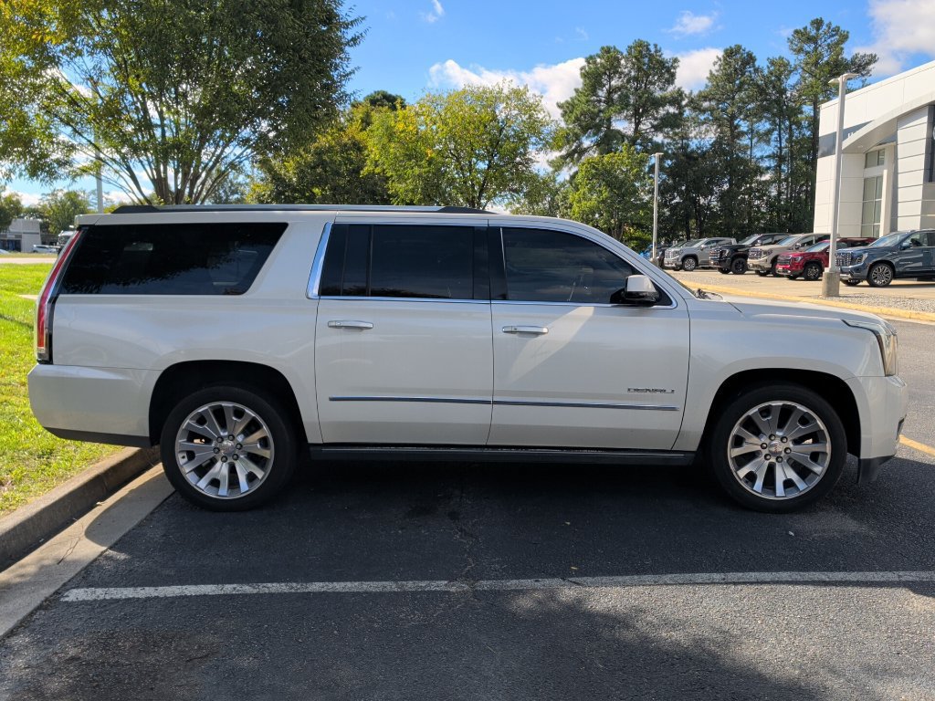Used 2015 GMC Yukon XL Denali w/ Premium Package AWD/4WD image 4