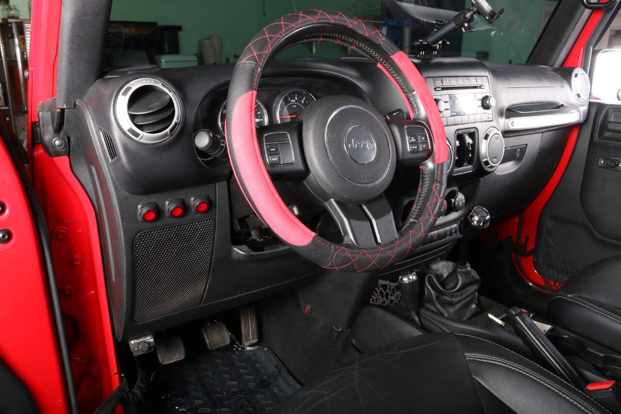 Used 2015 Jeep Wrangler Unlimited Sahara AWD/4WD image 55